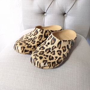Leopard crocs